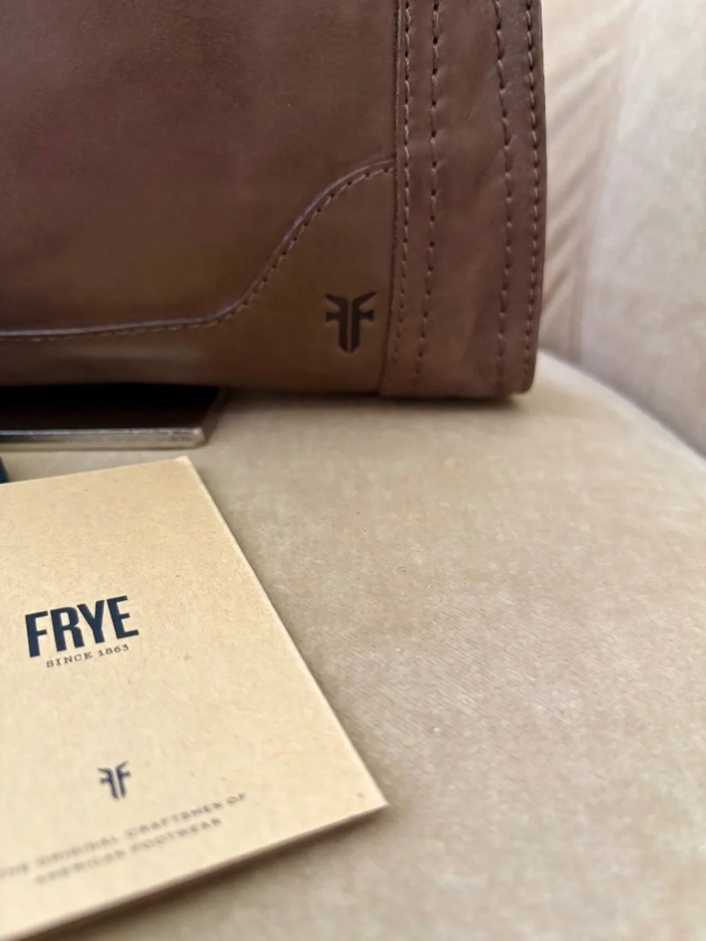 Auth. FRYE Iconic MELISSA Genuine Leather Hobo Crossbody Bag - Picture 2 of 7